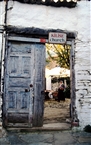 Άγιος Ιωάννης του Κιρκιντζέ (το 2000): Στην είσοδο του περιβόλου πινακίδα τουρκικά και αγγλικά “KİLİSE church”