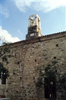 Άγ. Ιωάννης του Κιρκιντζέ (το 2000): Ο βόρειος τοίχος του ναού και η λιθόχτιστη βάση του μαρμάρινου καμπαναριού