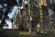 Άγιος Δημήτριος του Κιρκιντζέ: Εξωτερική σκαλωσιά στη Ν πλευρά του ερειπωμένου ναού (το 2000)