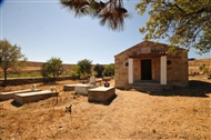 Ρωμαίικο Κοιμητήριο Τενέδου: Ο Άγιος Λάζαρος, o ανακαινισμένος κοιμητ. ναός  (το 2008)