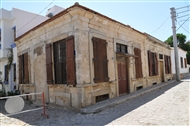 Στον Ρωμαίικο Μαχαλά (το 2008): Τα ανακαινισμένα μαγαζιά στον δρόμο που οδηγεί στην εκκλησία της Παναγίας