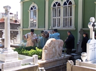Περιφορά του Επιταφίου στα μνήματα του Κοιμητηρίου της Ρωμαίικης Κοινότητας Χαλκηδόνος (το 2009)