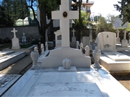 Ο τάφος του Μητροπολίτη Χαλκηδόνος Μελίτωνος (Χατζή) στο Ρωμαίικο Κοιμητ. Χαλκηδόνας: «Εν ειρήνη»
