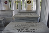 Αρμενικό Κοιμητήριο Σκούταρι / Ουσκιουντάρ: Τάφοι στο ταφικό μνημείο της οικογένειας Μπαλιάν