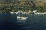 Μαρμαρονήσι / Μαρμαράς (το 2001): Στο λιμάνι της Χώρας
