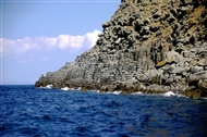 Ίμβρος, Ιούλιος 2004. Φουρτουνιασμένη (πάντα) η θάλασσα και τα υπέροχα Κασκαβάλια (λήψη από καΐκι)