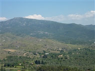 Η θέα στον κάμπο του οικισμού από τη νότια πλευρά του Κάστρου του Μολύβου