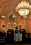 Σουρπ Ασντβαντζαντζίν στο Ορτάκιοϊ, το 2011: Κυριακάτικη Λειτουργία με τη χορωδία μπροστά στο Ιερό