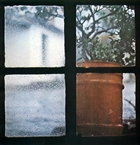 Ιανουάριος του 1976 στο Μεταξοχώρι: Η γαρδένια ξεπαγιάζει έξω από το παράθυρο και η ομίχλη έχει εισβάλλει στην αυλή του φιλόξενου σπιτιού