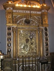 Η παλαιολόγεια εικόνα της Παναγίας της Καφφατιανής στον βόρειο τοίχο του ναού (το 2006)