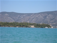Στον κόλπο της Κοιλάδας (Ιούνιος 2013): Το ιδιωτικό νησάκι Κοιλαδονήσι, νυν Κορωνίδα