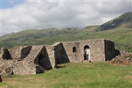 Η πετρόχτιστη αποθήκη αρχαιοτήτων στον αυλόγυρο της Μονής του Αγ. Νικολάου Μεσοποτάμου