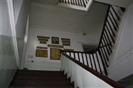 Η εσωτερική σκάλα προς τον πρώτο όροφο