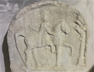 «Ραιδεστός - Θεσσαλονίκη» έκθεση στο ΑΜΘ: Ο Ήρωας-Ιππέας σε ταφική στήλη του 3ου μ.Χ. αιώνα