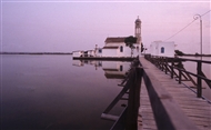 Ο Άγιος Νικόλαος, μοναστηράκι στη λιμνοθάλασσα Πόρτο Λάγος (Αύγουστος 1982)