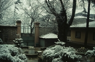 Χιονισμένη η ανατολική αυλή του Οικουμενικού Πατριαρχείου (αρχές Μαρτίου 1996)