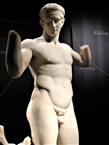 ΕΑΜ. «Ο Διαδούμενος», άγαλμα αθλητή από τη Δήλο (γύρω στο 100 π.Χ.), κοντινό