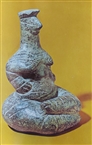 Μουσείο Ηρακλείου. Η γυναικεία μορφή της γονιμότητας και της ευκαρπίας, η μεγάλη μάνα, ηλικίας 6-7.000 ετών (πήλινο νεολιθικό ειδώλιο)