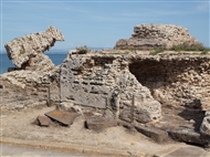Στην φοινικική πόλη Θάρρος / Tharros της Σαρδηνίας: Φαγωμένα από τις θαλασσινές καιρικές συνθήκες τα ερείπια της Ρωμαϊκής εποχής