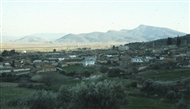 Αρχαία Μητρόπολις (περιοχή Σμύρνης, το 1997): Η κοιλάδα του ποταμού Καΰστρου και το χωριό Yeniköy