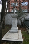 «Φρανζής Γ. Καρανδινός», τάφος στον αυλόγυρο του  Άγ. Δημητρίου Ταταούλων