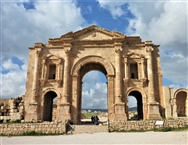 Γέρασα: Η Πύλη του Αδριανού, 129-130 μ.Χ.