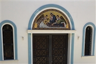 Εκκλησιαστ. Ορφανοτροφείο Βουλιαγμένης: Η Κοίμηση της Θεοτόκου, ψηφιδωτό στο υπέρθυρο του ναΐσκου της Κοίμησης