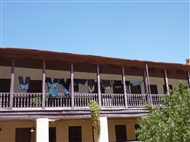 Μονή Αγίας Αικατερίνης Σινά. Το κτήριο των ξενώνων εντός του συγκροτήματος πάνω από τα δυτικά τείχη (Ιούνιος 2013)