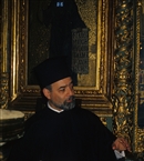 Στον Πατριαρχικό Ναό (το 2000) μπροστά στο τέμπλο: Ο μέγας αρχιδιάκονος π. Ταράσιος ξεναγεί μέλη του Y.P.O.