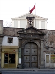 Στα Ψωμαθειά το 2007: Η κεντρική είσοδος του αρμενικού εκκλ. συγκροτήματος Σουρπ Κεβόρκ («Σουλού Μοναστήρι») από τον δρόμο