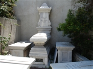 Γεσίλκιοϊ, Σουρπ Στέπανος των Αρμενίων: Το ταφικό μνημείο της Μαριάμ Πεμπέ, 1803-1867, ανάμεσα στα άλλα μνήματα των ευεργετών