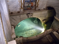 Μονή της Ζωοδόχου Πηγής (Μπαλουκλί). Η δεξαμενή με το θαυματουργό νερό (κοντινό) στο υπόγειο Αγίασμα