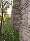 Βυζαντινή δεξαμενή στο Μπακίρκιοϊ: ο νότιος τοίχος (κοντινό)