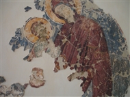 Σπάραγμα βυζαντινής τοιχογραφίας: «ΜĤΡ ΘŶ» (Μήτηρ Θεού) και «ΙΣ ΧΣ» (Ιησούς Χριστός)