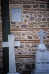 Χάλκη, Θεολογική Σχολή: Τάφοι του 19ου αι. στ’ ανατολικά της Αγίας Τριάδας