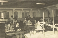 Μαθητές στην εργαστηριακή αίθουσα το 1981