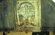 Στο υπόγειο Αγίασμα του Αγ. Χαραλάμπους στο Οικ. Πατριαρχείο (το 2002, πριν από την ανακαίνιση): Η πλάκα του 18ου αι. κοντά στην παλαιά είσοδο (κοντινό)
