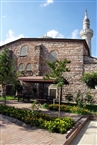 Άγιοι Πέτρος και Μάρκος - Ατίκ Τζαμί (το 2008): Εξωτερική όψη του βυζαντινού μνημείου από τον κήπο: η βόρεια μακριά πλευρά