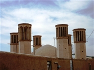 Ιράν, Γιαζντ. Τα έξι μπαντγκίρ (αεραγωγοί) μίας από τις δημόσιες δεξαμενές στην πόλη του Γιαζντ