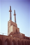 Ιράν, Γιαζντ: Στο Τζαμί της Παρασκευής η πύλη της εισόδου με τους δύο μιναρέδες, δυτική πλευρά (Απρ. του 2008)