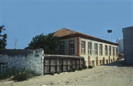 Η πίσω πλευρά του Πηνελόπειου Παρθεναγωγείου Τενέδου (το 1998)