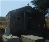Ρωμαίικο Κοιμητήριο Τενέδου: Ο Άγιος Λάζαρος, o εγκαταλελειμμένος κοιμητ. ναός (το 1998, πριν από την ανακαίνιση)