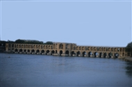 Ισπαχάν, το 2000. Πανοραμική άποψη της γέφυρας Κατζού με τις 23 καμάρες